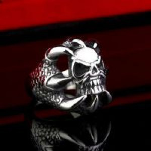  Steel soldier men dragon claw skull ring stainless steel vintage personality jewelry titanium steel International BR-Q015 -  