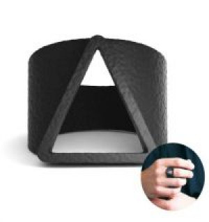      Geometric Triangle Black Ring International R386 -  