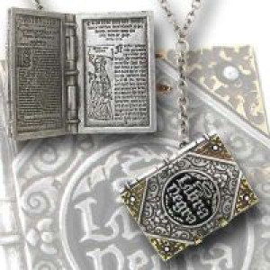    Libra Negra Locket -  1