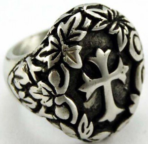  Ring Pewter Cross In Centre - 