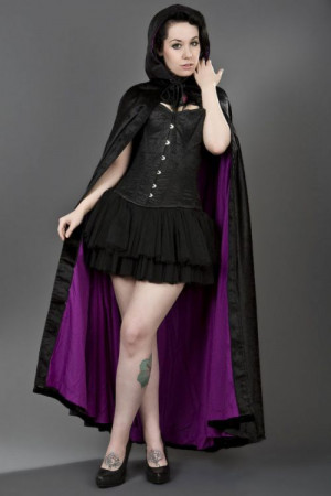  Gothic hooded cape in black velvet and purple satin lining - 