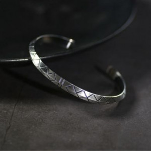  Open classic cuff bracelet Yiwu Haiyi Electronic Commerce Co., Ltd. C78466 -  