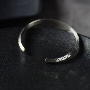  Open classic cuff bracelet Yiwu Haiyi Electronic Commerce Co., Ltd. C78466 -  