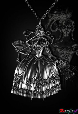 Нашейное украшение Baroque Lady with Octopus on her face - Изображение