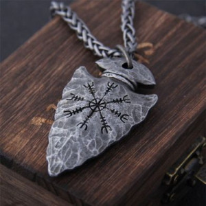  Triangle Shield Compass Necklace Yiwu Haiyi Electronic Commerce Co., Ltd. L-0001 -  