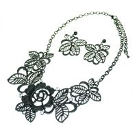    STONE FLOWER NECKLACE AND EARINGS LADIES BLACK - 